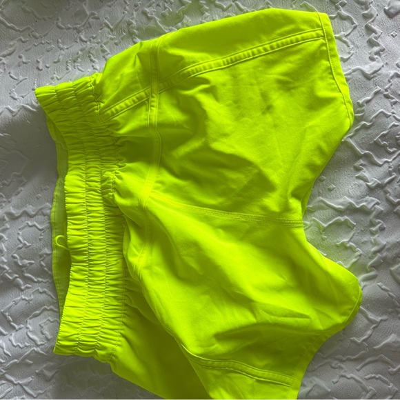 Lululemon Tracker Short - Highlight Yellow -Size 6 - Picture 4 of 6